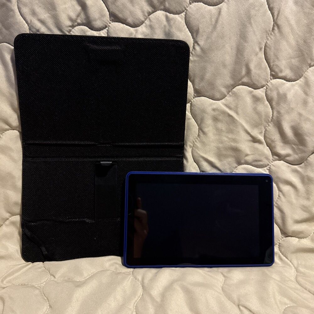 RCA Voyager 7" RCT6773W22 8GB Blue Android Tablet Turns On